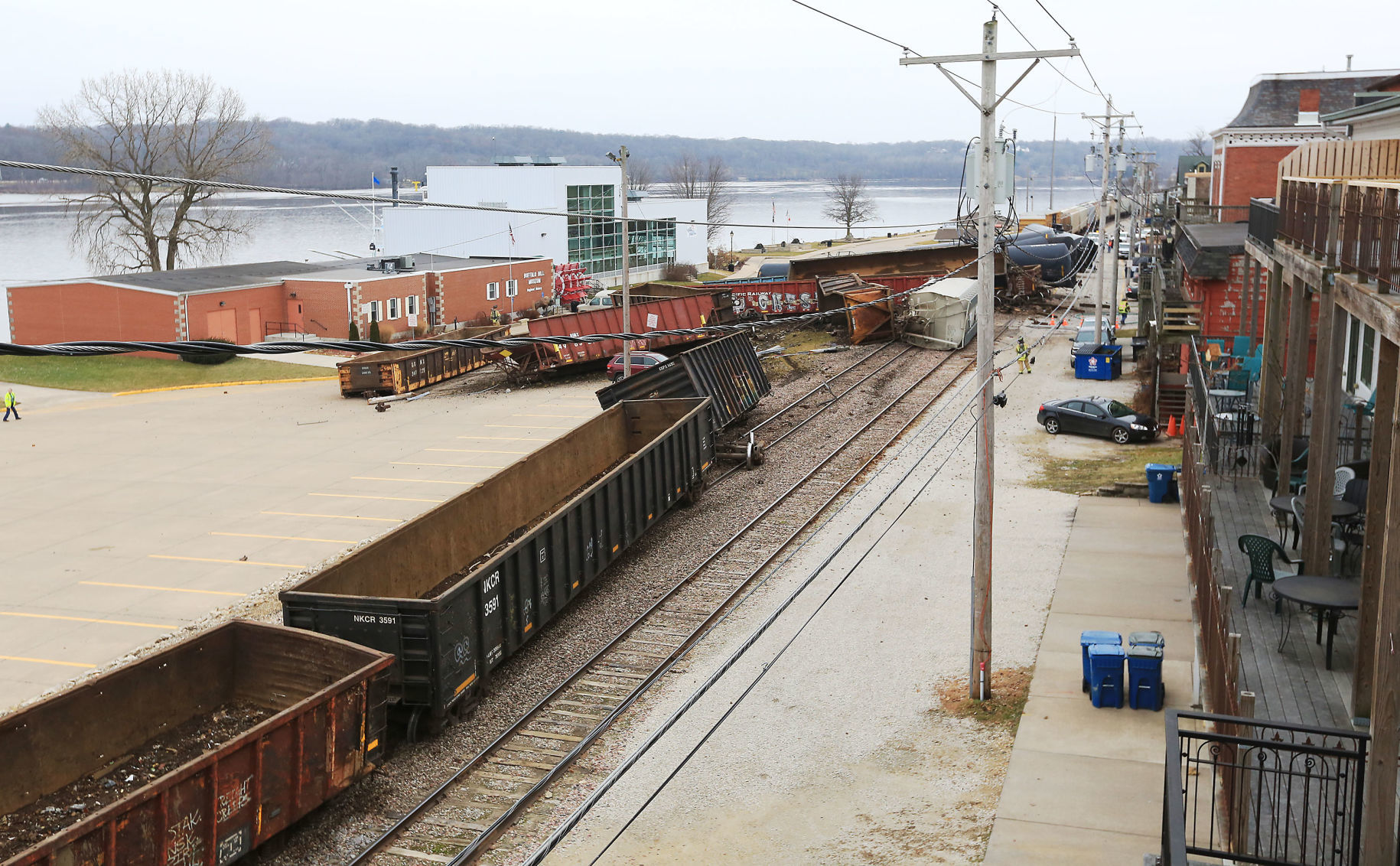 010320-qc-train-derail-002